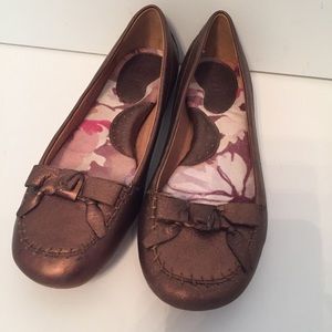 BORN SHOES FLATS GOLD BRONZE LEATHER BOW ROUND TOE SIZE 7.5